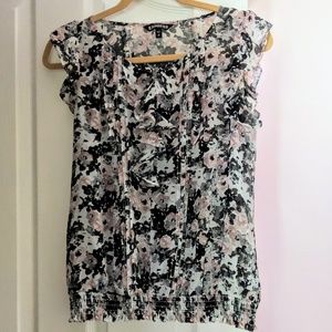 ♥️Express floral cap sleeve blouse size small